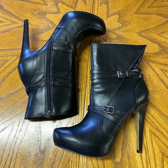 Rock & Republic Shoes - Rock & Republic platform ankle boots